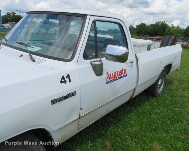 image for item DD7099 1992 Dodge D150 pickup truck