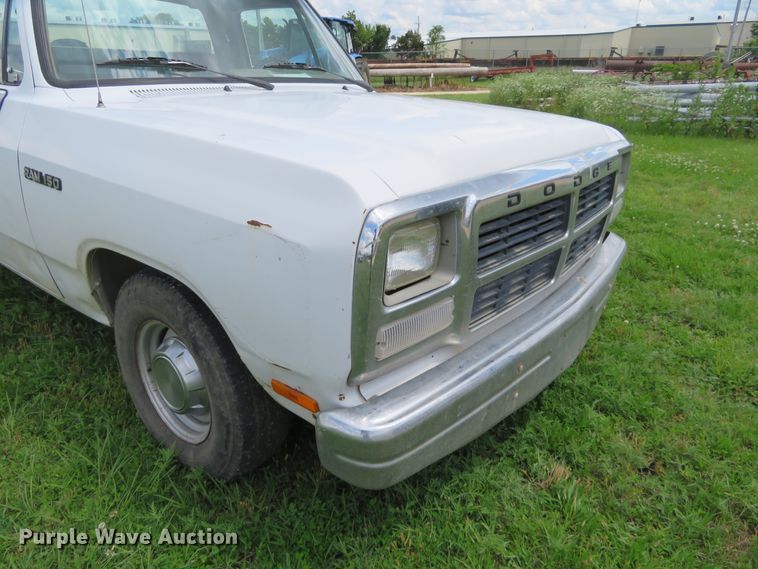 image for item DD7099 1992 Dodge D150 pickup truck