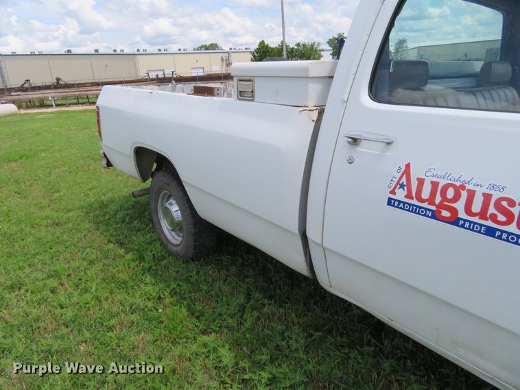 image for item DD7099 1992 Dodge D150 pickup truck