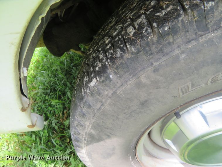 image for item DD7099 1992 Dodge D150 pickup truck