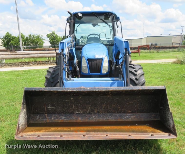 image for item DD7100 2007 New Holland TL100A tractor