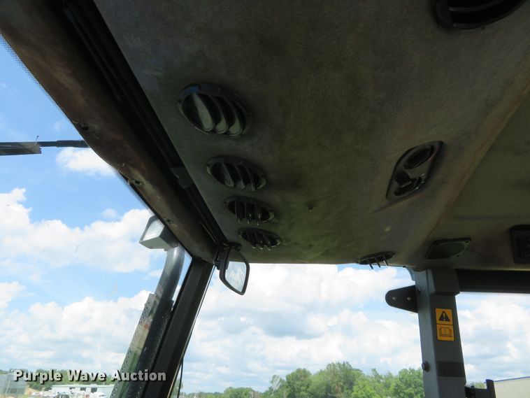 image for item DD7100 2007 New Holland TL100A tractor