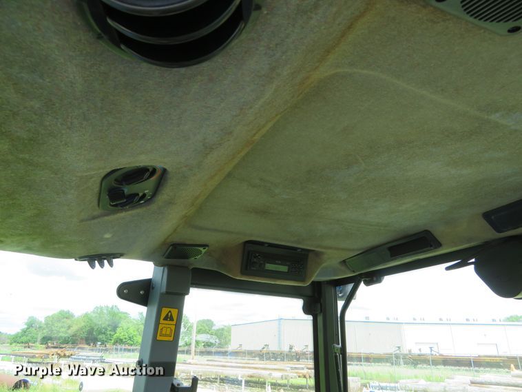 image for item DD7100 2007 New Holland TL100A tractor