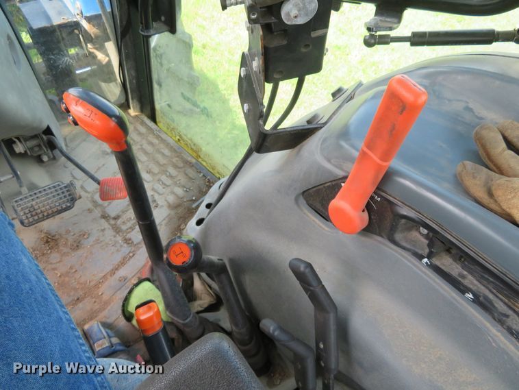 image for item DD7100 2007 New Holland TL100A tractor