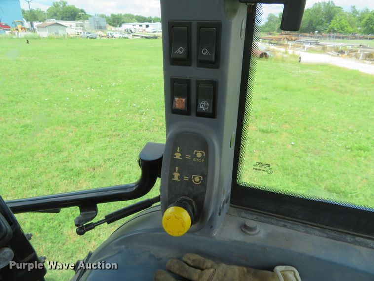 image for item DD7100 2007 New Holland TL100A tractor
