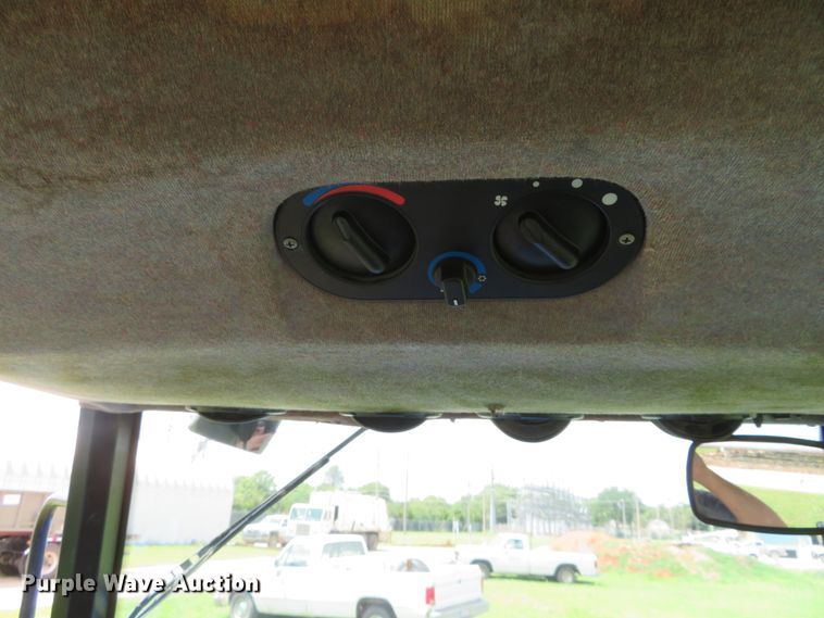 image for item DD7100 2007 New Holland TL100A tractor