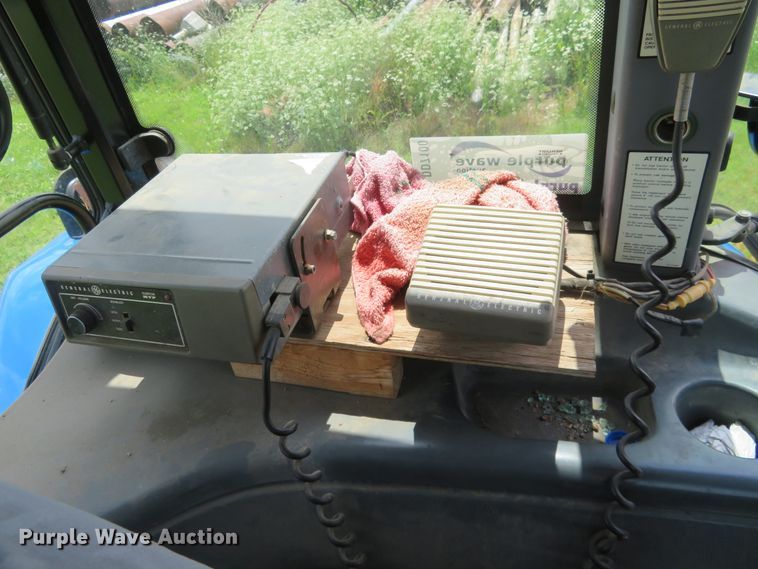 image for item DD7100 2007 New Holland TL100A tractor