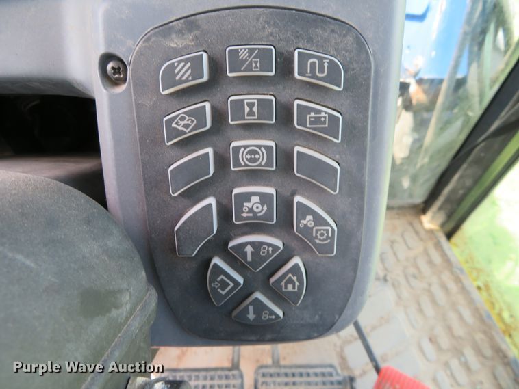 image for item DD7100 2007 New Holland TL100A tractor