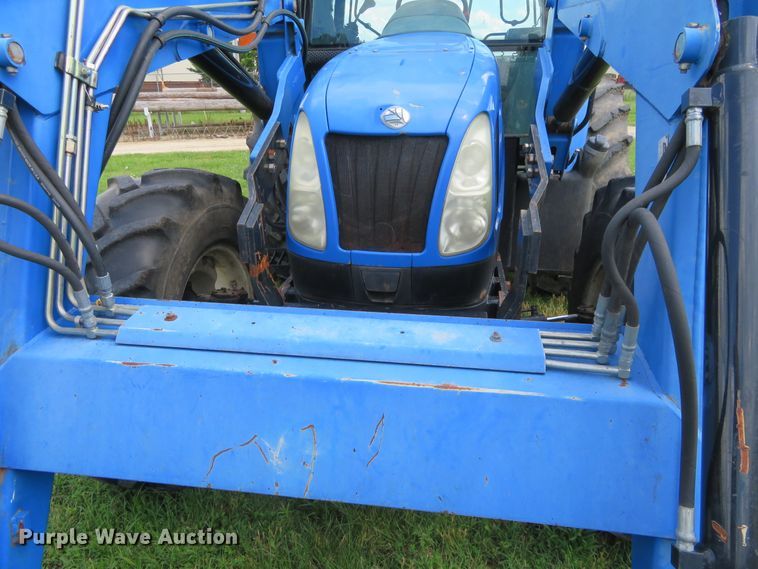 image for item DD7100 2007 New Holland TL100A tractor