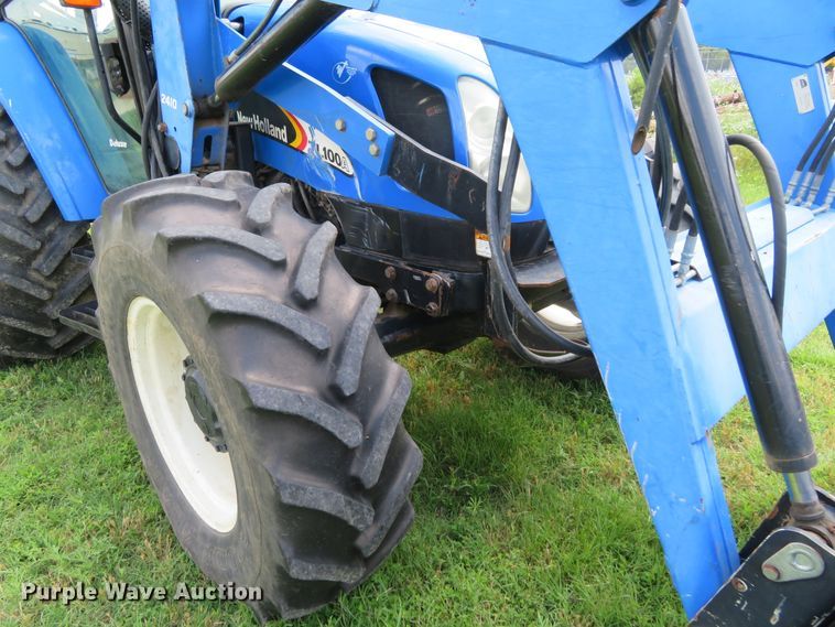 image for item DD7100 2007 New Holland TL100A tractor