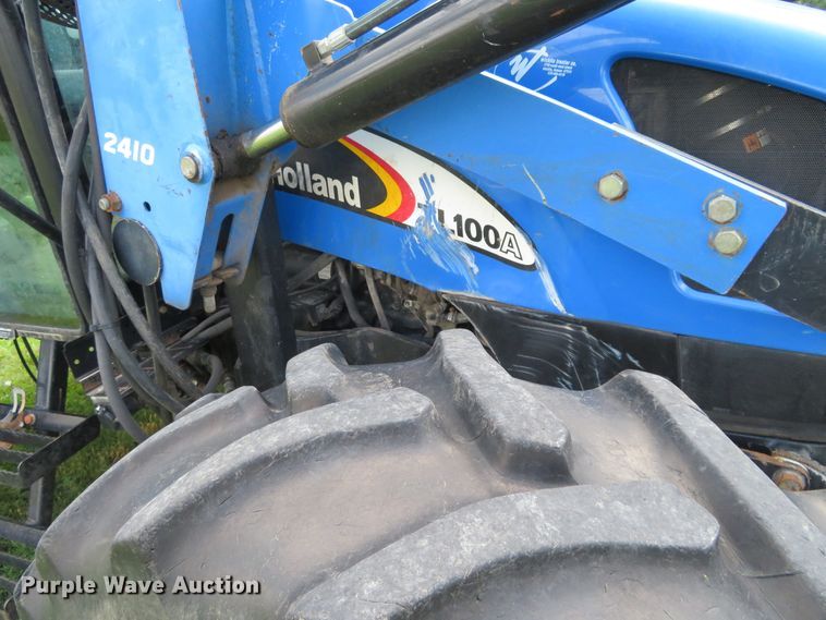 image for item DD7100 2007 New Holland TL100A tractor