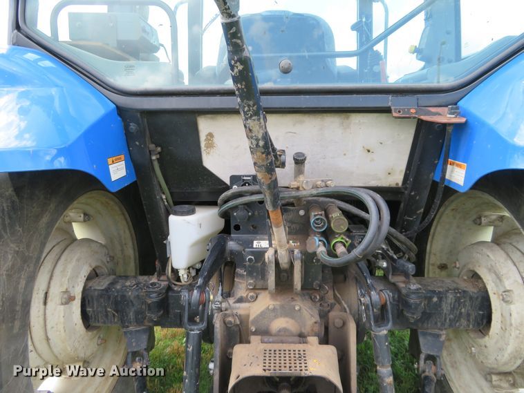 image for item DD7100 2007 New Holland TL100A tractor