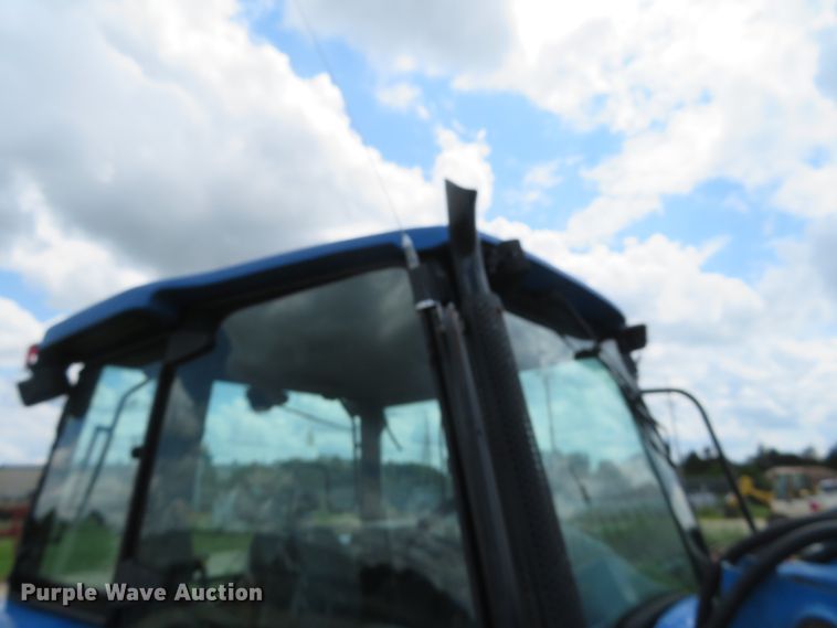image for item DD7100 2007 New Holland TL100A tractor