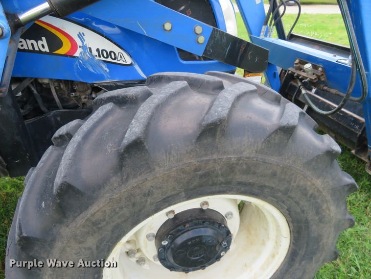 image for item DD7100 2007 New Holland TL100A tractor
