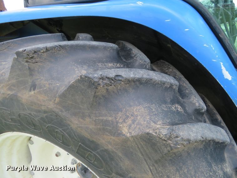 image for item DD7100 2007 New Holland TL100A tractor