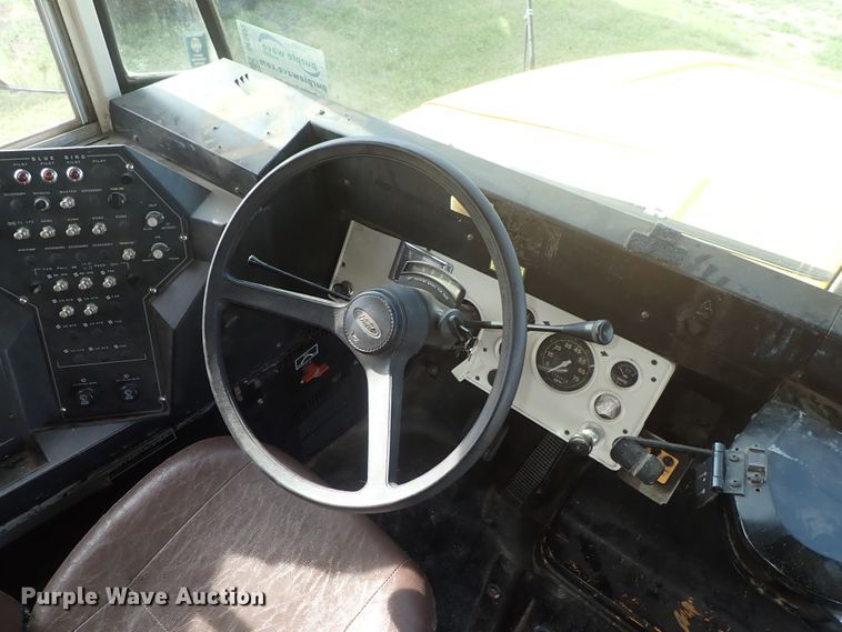 image for item DE5422 1998 Ford B800 Blue Bird school bus