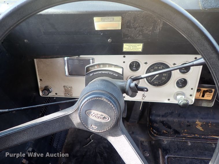 image for item DE5422 1998 Ford B800 Blue Bird school bus