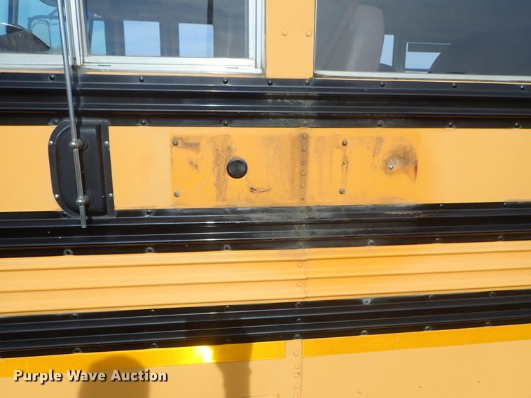 image for item DE5422 1998 Ford B800 Blue Bird school bus