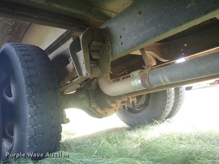 image for item DE5422 1998 Ford B800 Blue Bird school bus