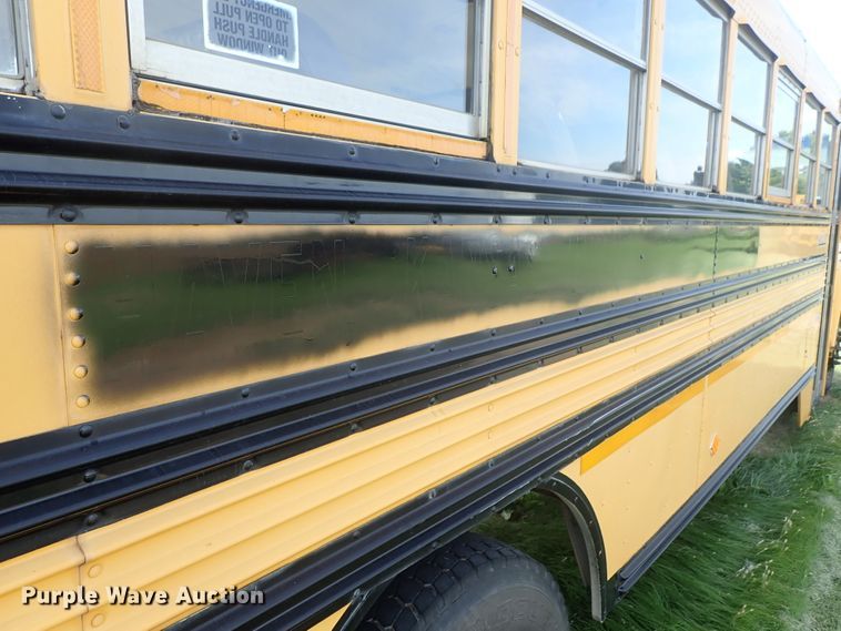 image for item DE5422 1998 Ford B800 Blue Bird school bus