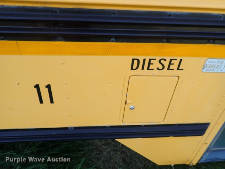image for item DE5422 1998 Ford B800 Blue Bird school bus