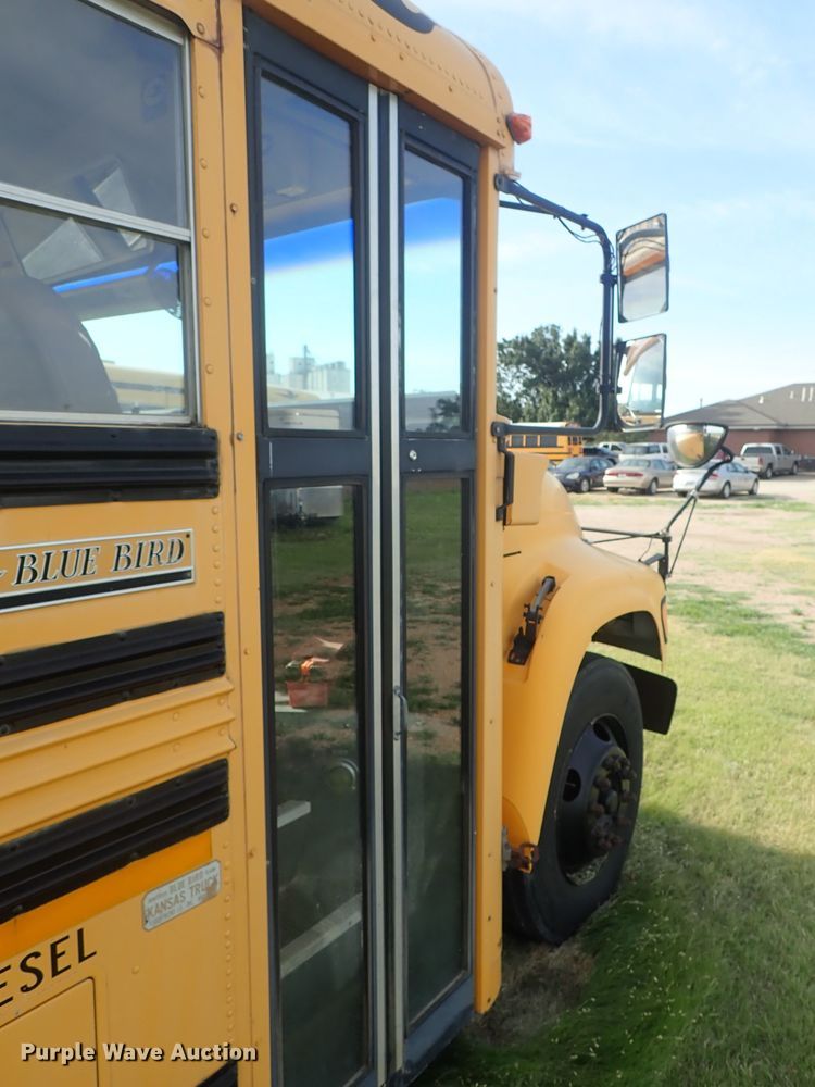 image for item DE5422 1998 Ford B800 Blue Bird school bus