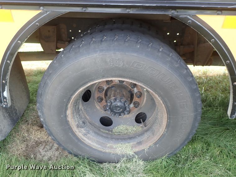 image for item DE5422 1998 Ford B800 Blue Bird school bus