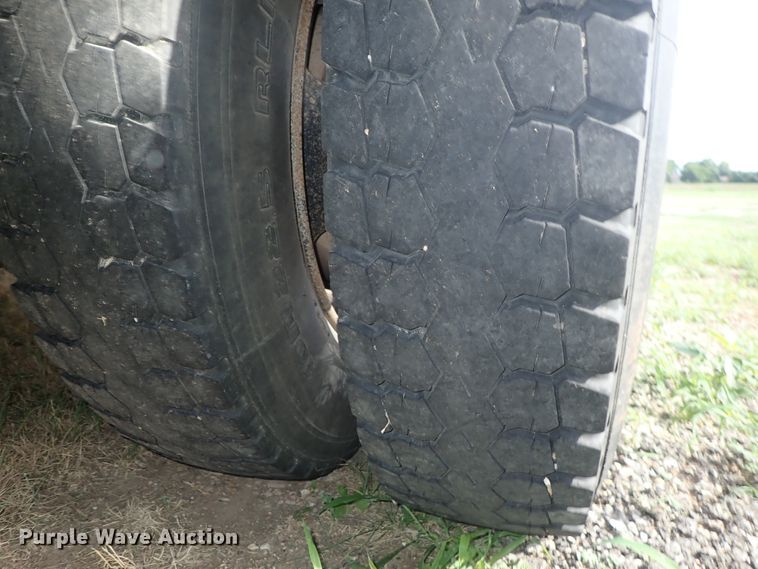 image for item DE5422 1998 Ford B800 Blue Bird school bus