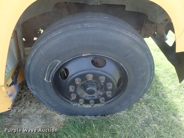 image for item DE5422 1998 Ford B800 Blue Bird school bus