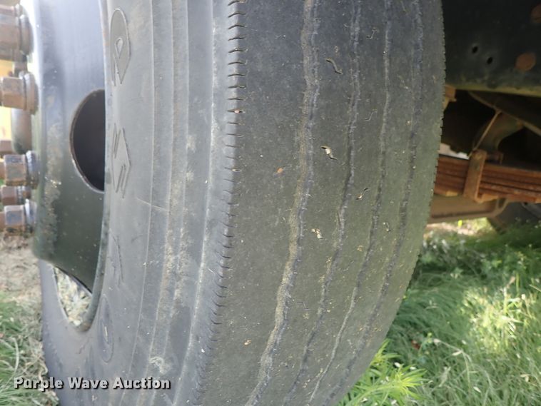 image for item DE5422 1998 Ford B800 Blue Bird school bus