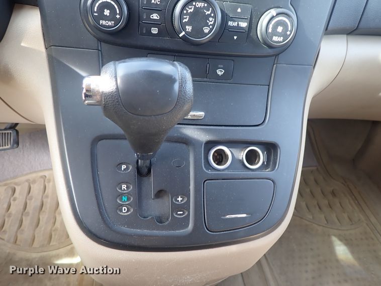 image for item DE5423 2007 Hyundai Entourage van