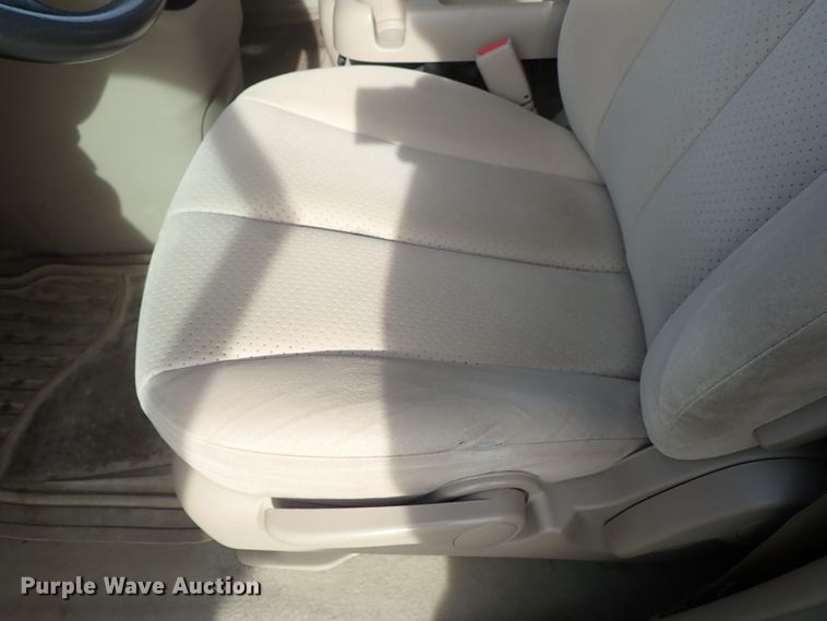 image for item DE5423 2007 Hyundai Entourage van