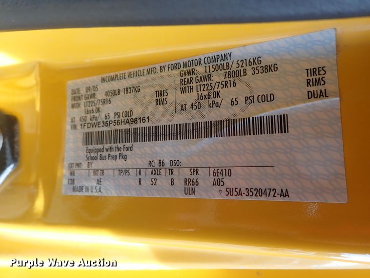 image for item DE5427 2006 Ford E350 Super Duty Collins school bus