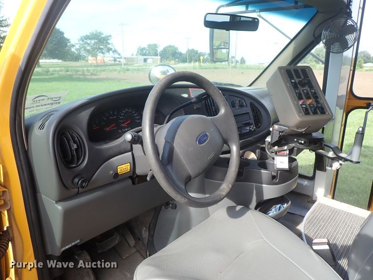 image for item DE5427 2006 Ford E350 Super Duty Collins school bus