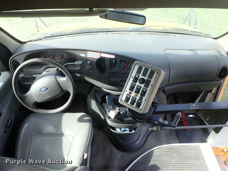 image for item DE5427 2006 Ford E350 Super Duty Collins school bus