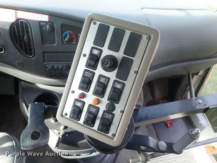 image for item DE5427 2006 Ford E350 Super Duty Collins school bus