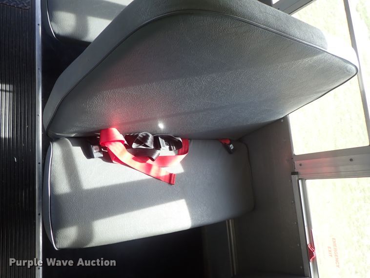 image for item DE5427 2006 Ford E350 Super Duty Collins school bus