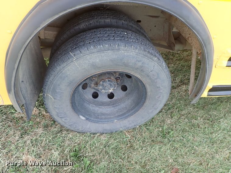 image for item DE5427 2006 Ford E350 Super Duty Collins school bus