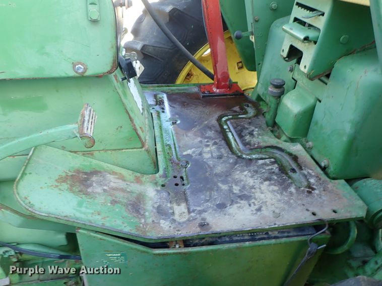 image for item DE5455 John Deere 2520 tractor