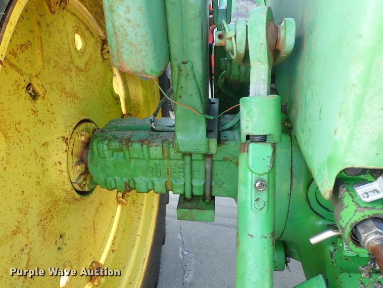 image for item DE5455 John Deere 2520 tractor