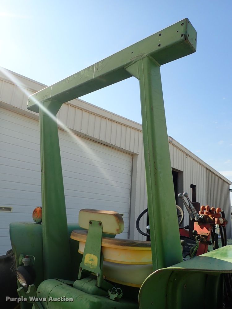 image for item DE5455 John Deere 2520 tractor