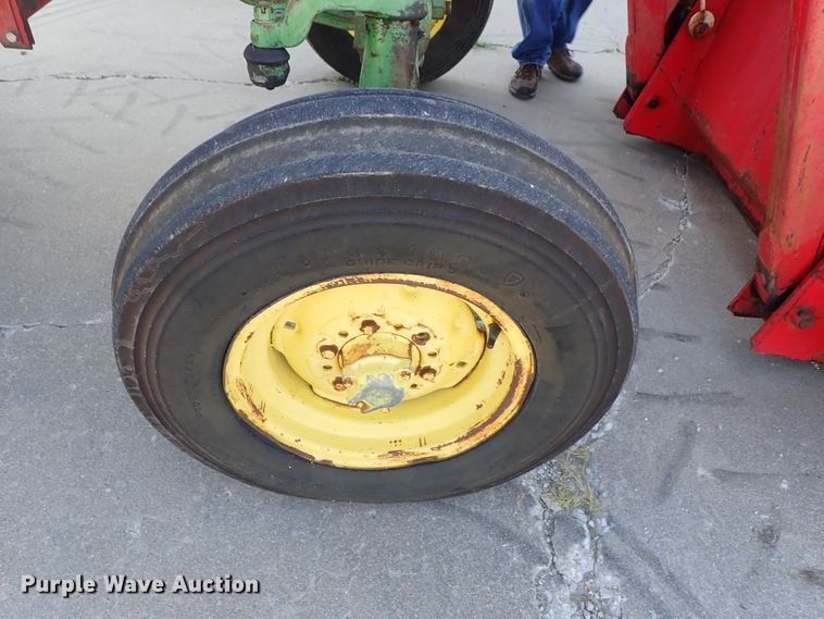 image for item DE5455 John Deere 2520 tractor