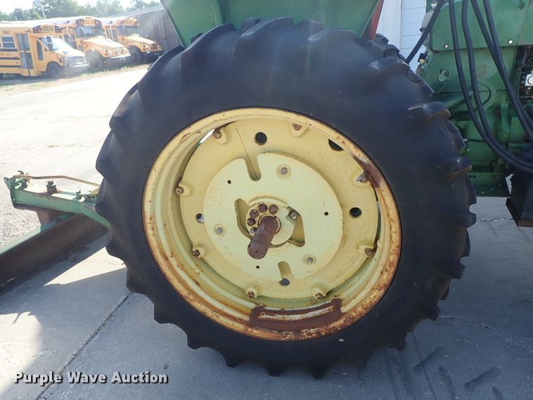 image for item DE5455 John Deere 2520 tractor