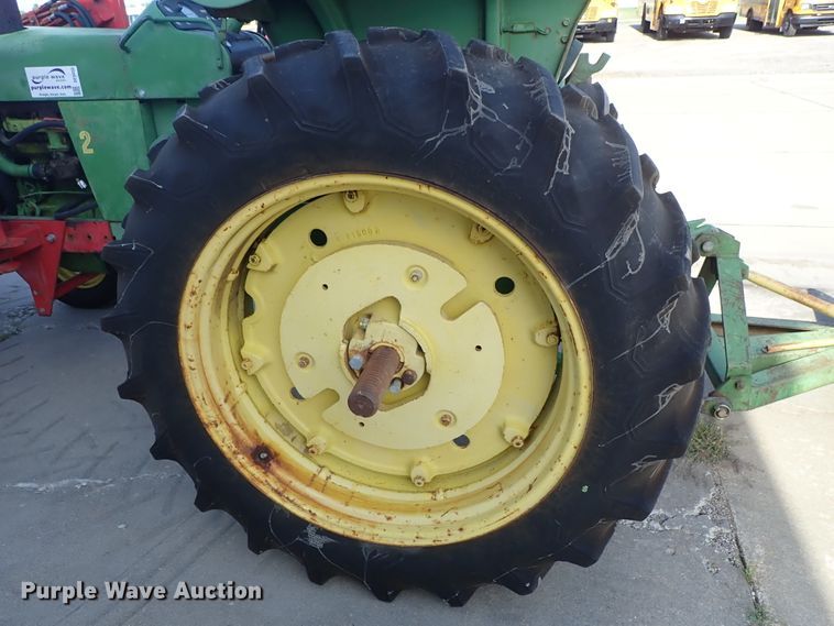 image for item DE5455 John Deere 2520 tractor