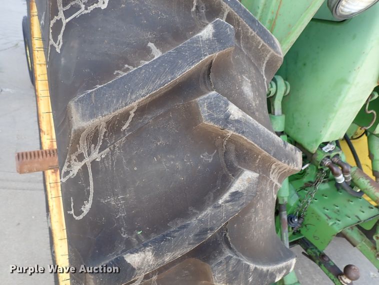 image for item DE5455 John Deere 2520 tractor