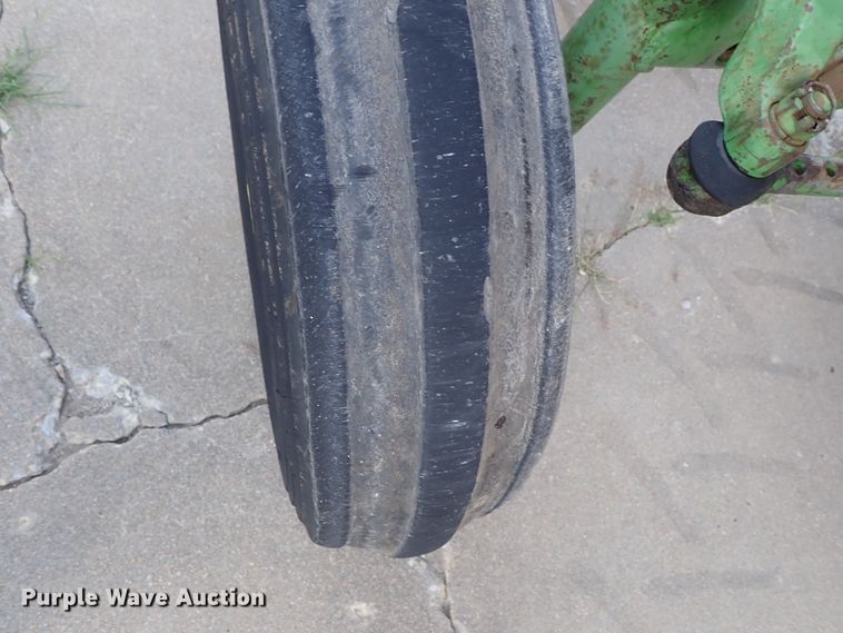 image for item DE5455 John Deere 2520 tractor