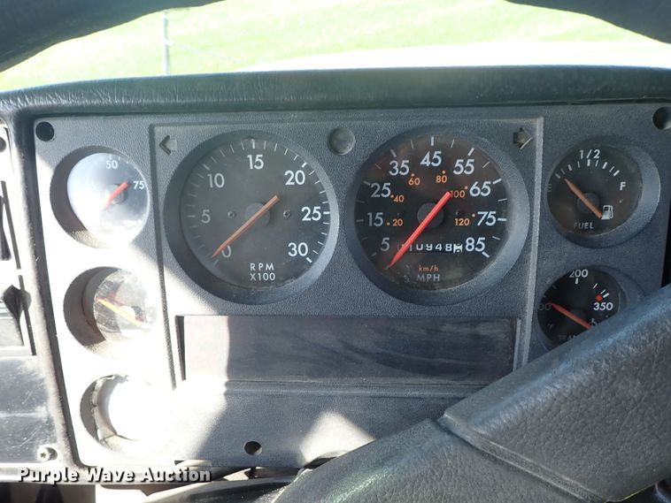 image for item DE5456 1999 Freightliner FS65 Thomas school bus