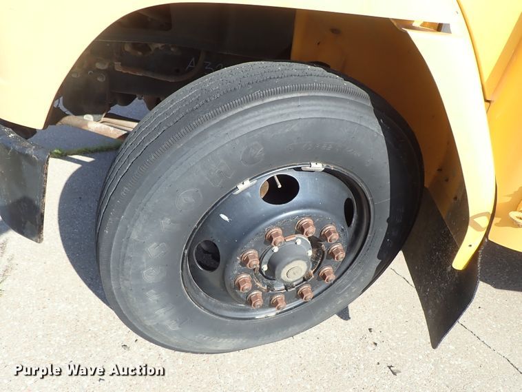 image for item DE5456 1999 Freightliner FS65 Thomas school bus