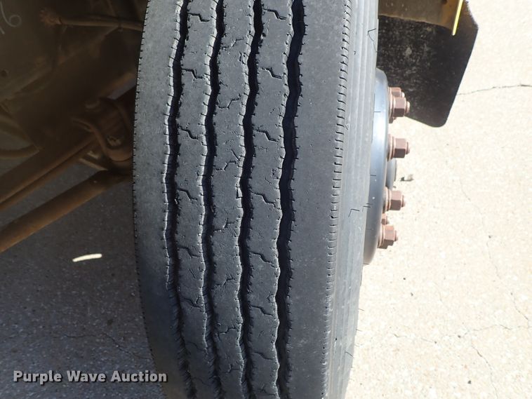 image for item DE5456 1999 Freightliner FS65 Thomas school bus