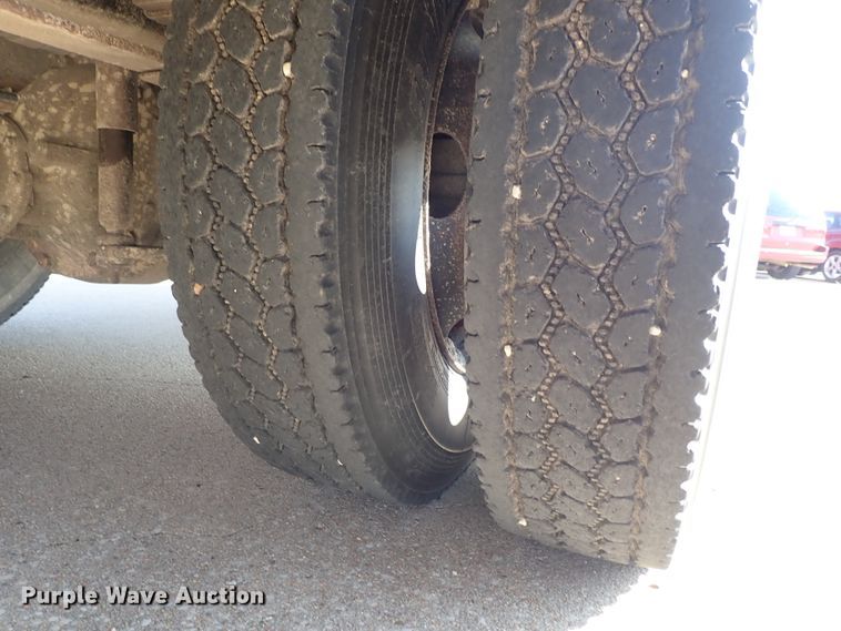 image for item DE5456 1999 Freightliner FS65 Thomas school bus